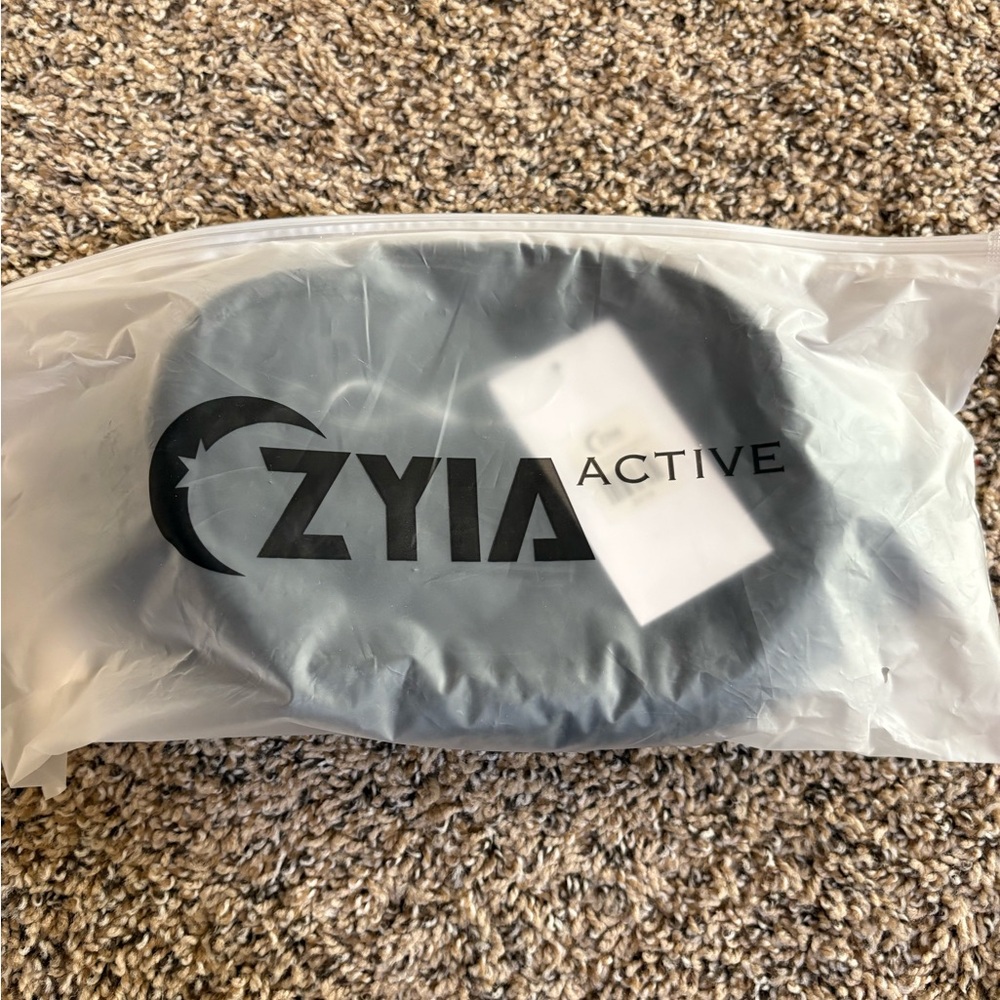 NWT ZYIA CROSSBODY